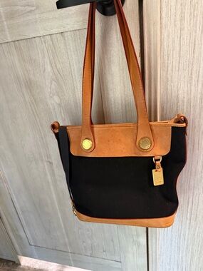 Dooney And Bourke Carry Bucket Tote Purse